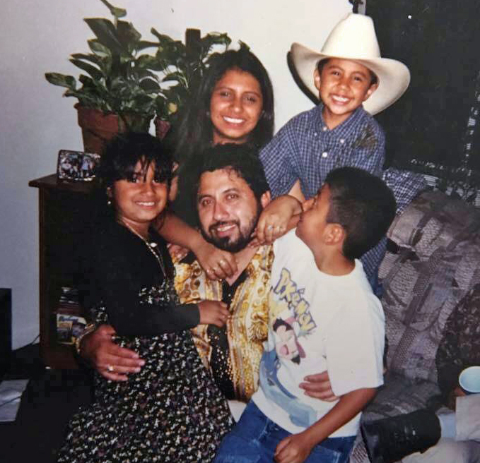 朱丽叶Quiñonez和家人